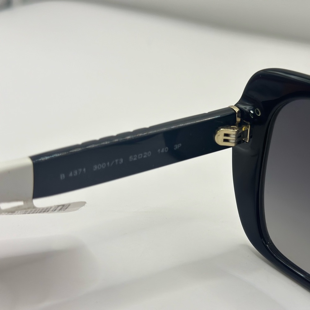 Burberry Helena Sunglasses - Picture 6 of 7